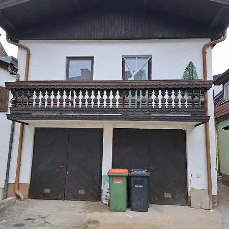 Apartment's Victoria アパート *